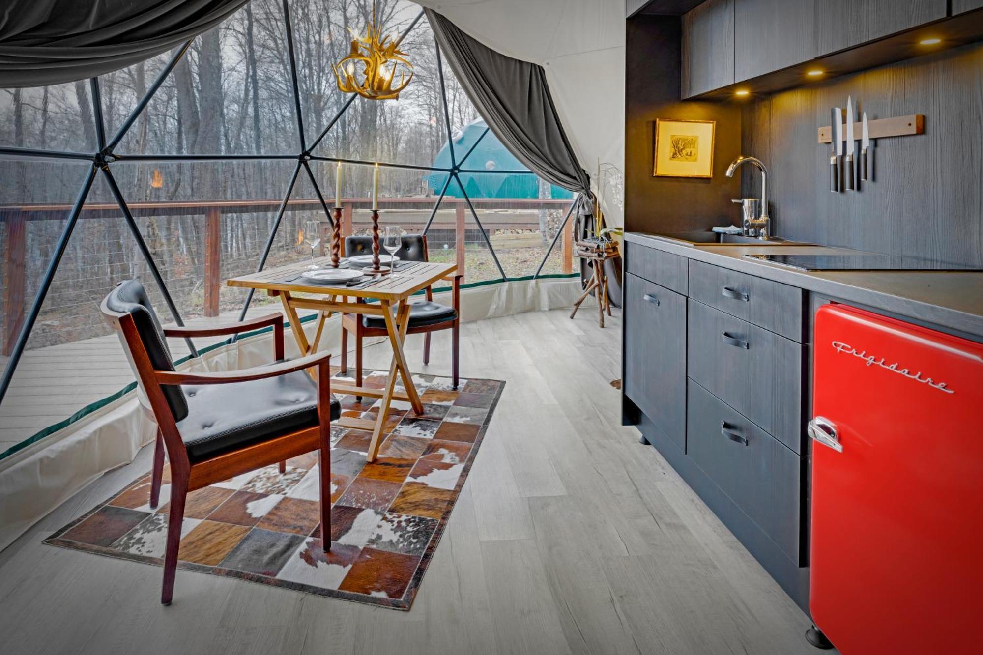 Domes At Catskills Swan Lake Room photo